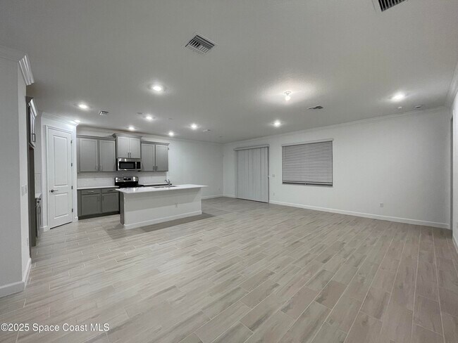 Building Photo - 696 Veridian Cir NW