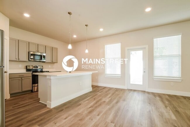 Foto del edificio - 4 Bedroom Pet-Friendly Home in Deland, FL ...