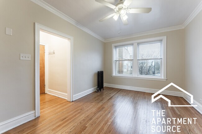 Foto del edificio - 4826.5 W Addison St