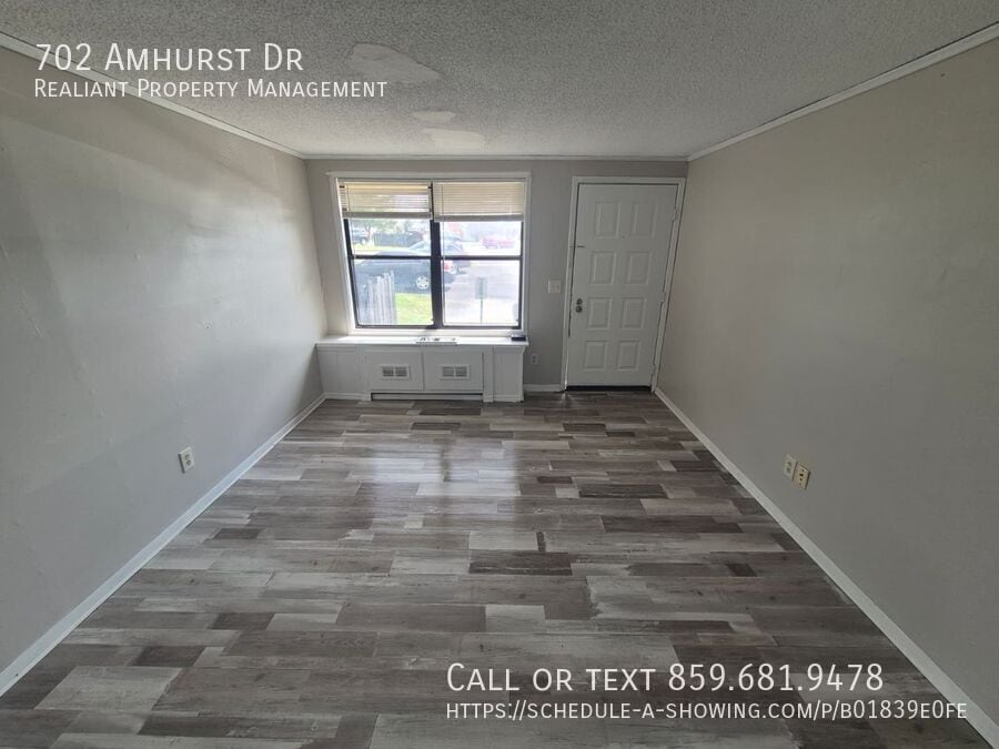 Photo - 702 Amhurst Dr-