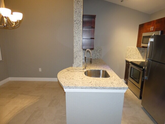 Foto del edificio - 2851 N Oakland Forest Dr