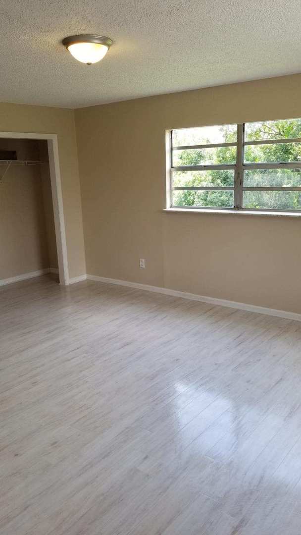 Foto del edificio - 2 Bed 1 Bath Home Pet Friendly Large Fence...