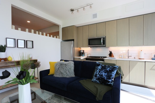 2BR, 2BA-910 SF - AVEN