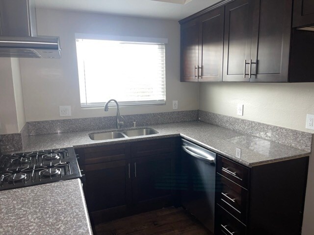 Foto del edificio - 7042 Fenway Dr.