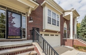 Building Photo - 758 Sandalwood Dr