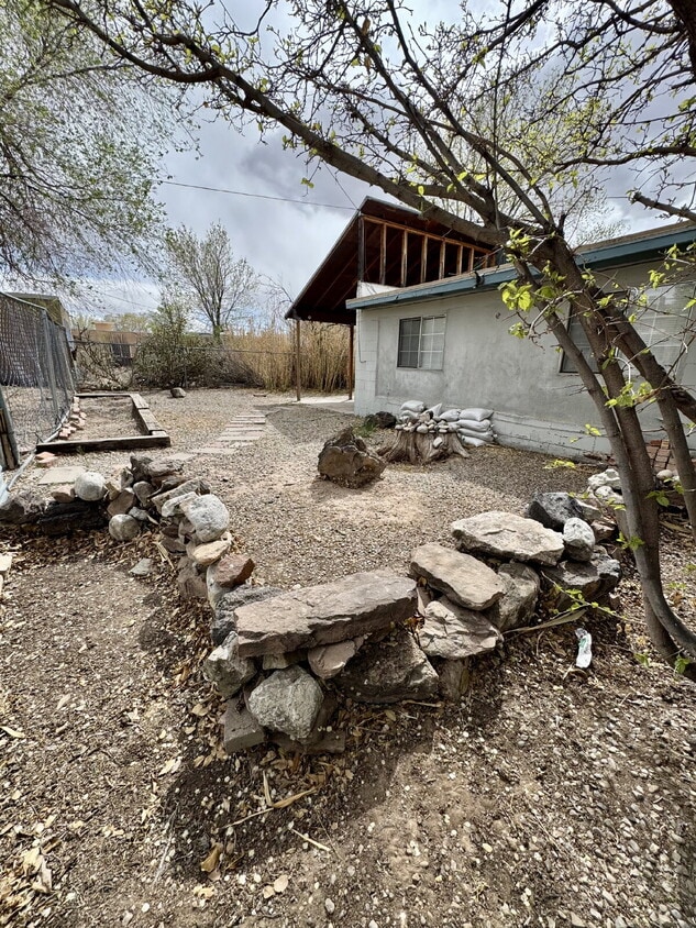 Primary Photo - Location, Location, Location! Convenient t...