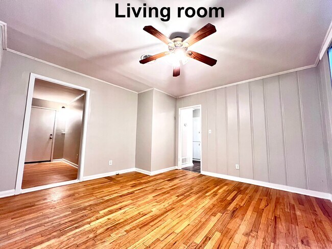 Foto del edificio - 3312 Little John Dr