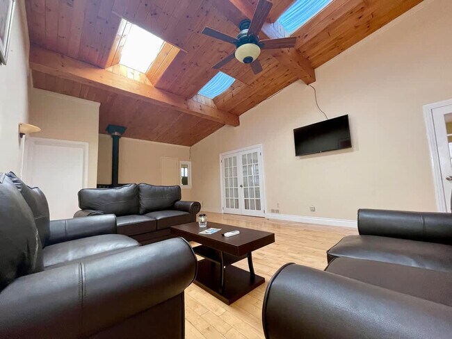 Photo du bâtiment - 306 Front St W