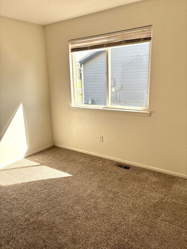 Building Photo - Charming 3 Bed, 2 Bath, Ranch Style Home i...