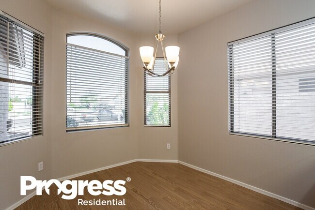 Foto del edificio - 6601 W Lawrence Ln