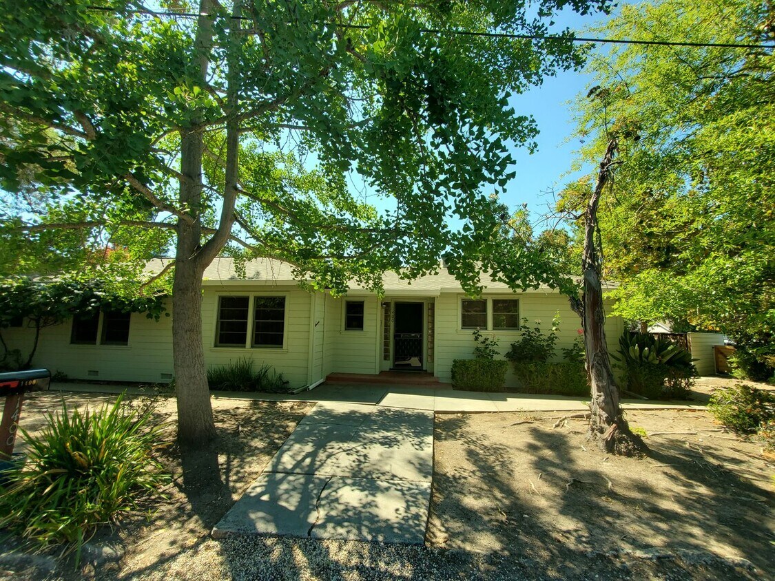 Foto principal - Spacious 3 bed, 3 bath