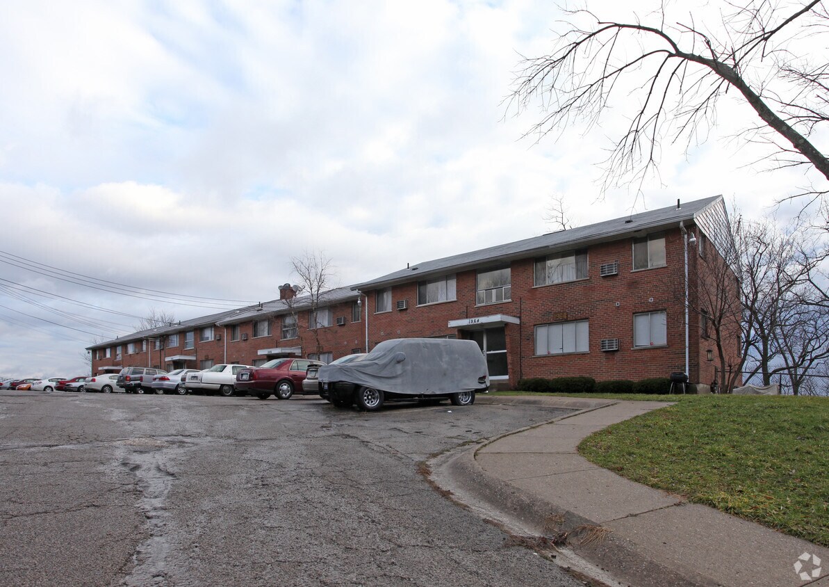 Foto del edificio - 1964-1970 Westwood Northern Blvd