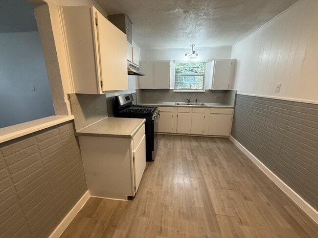 Building Photo - 1910 Escalon Ave