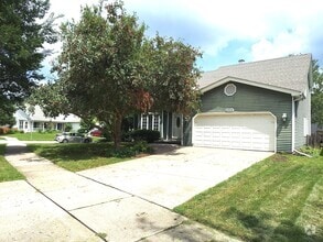 Building Photo - 2304 Nottingham Dr