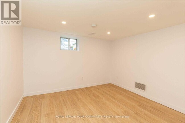 Photo du bâtiment - 1370 Woodbine Ave