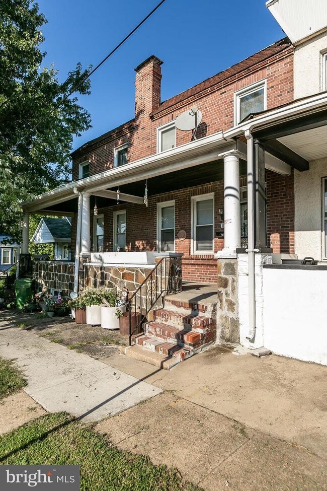 Building Photo - 1003 Iris Ave