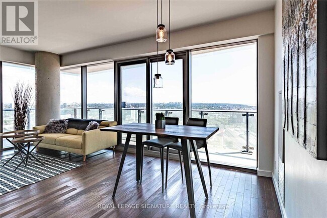 Building Photo - 390 Cherry St