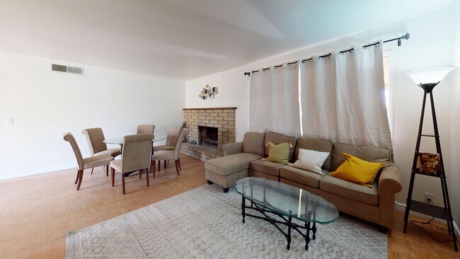 Foto del edificio - 701 N Central Dr