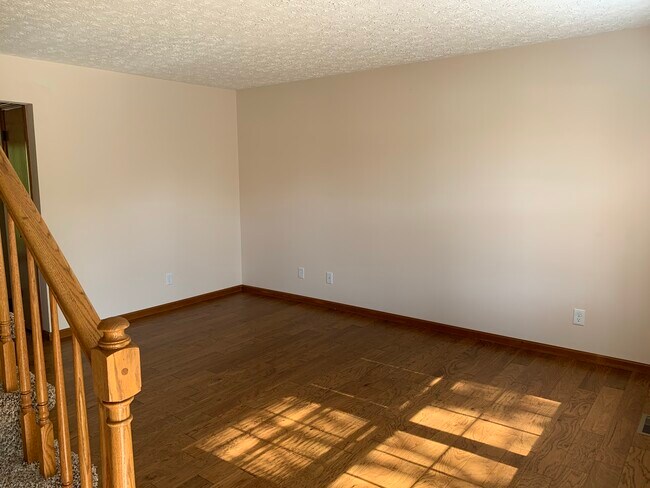 Building Photo - 100 Rolling Oaks Dr