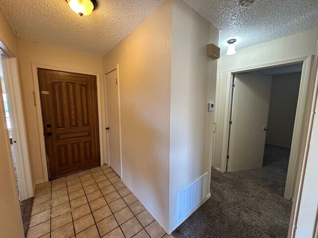 Building Photo - 3-bed 1.5-bath Rental Home Available in Norman!