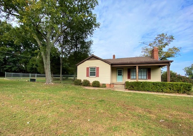Welcome Home! - 319 Graham Rd