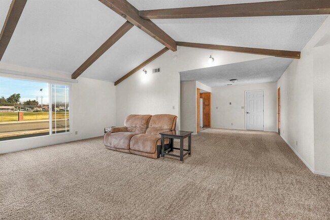 Building Photo - North Clovis 3/2 With Pool