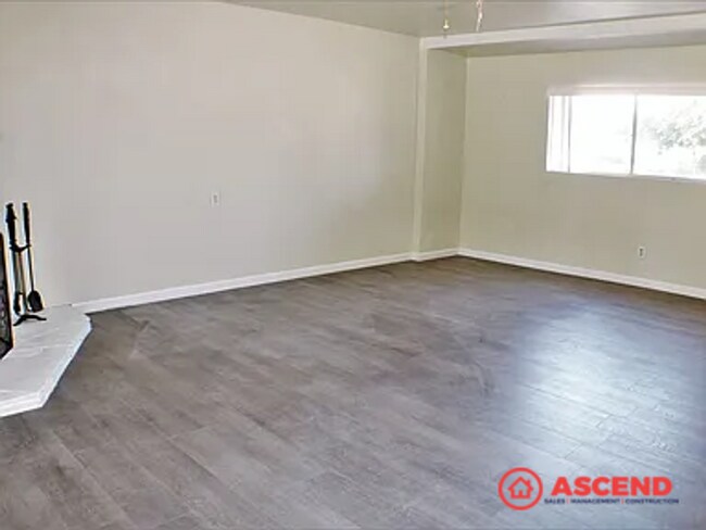 Foto del edificio - 1318-1320 El Tejon Ave