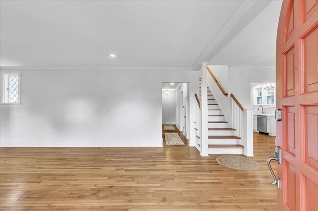 Foto del edificio - 331 E 54th St