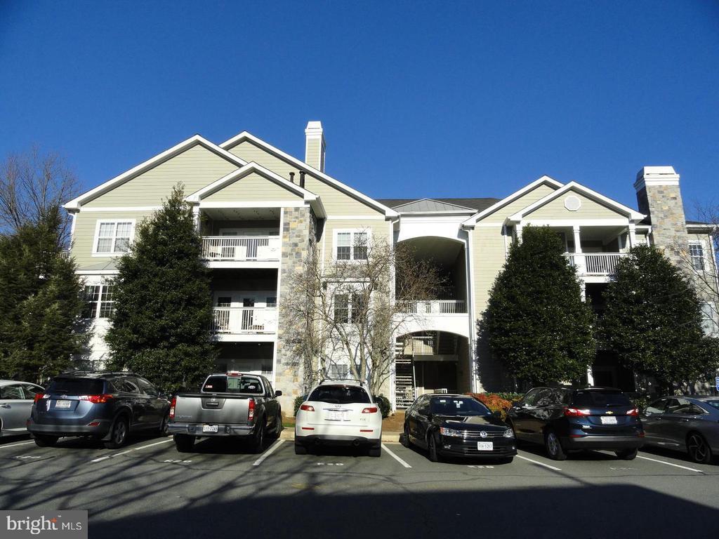 Building Photo - 1720 Lake Shore Crest Dr