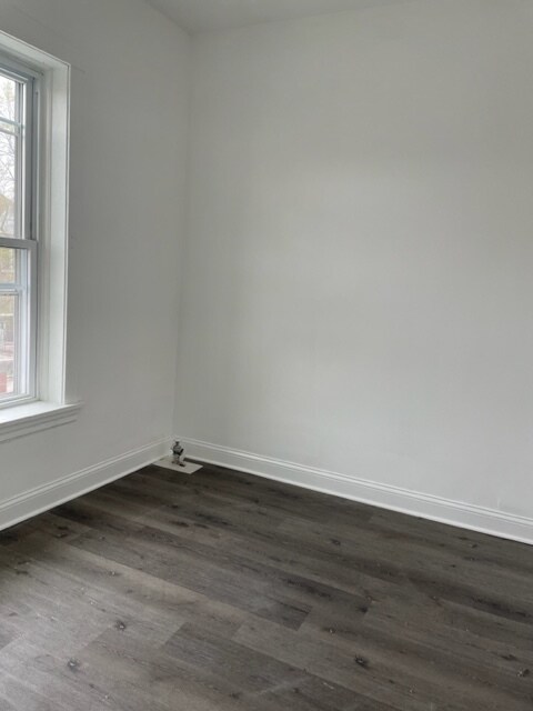 Building Photo - 4 bedroom 2 bath