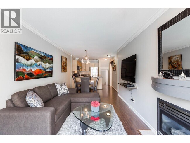 Building Photo - 332 Lonsdale Ave