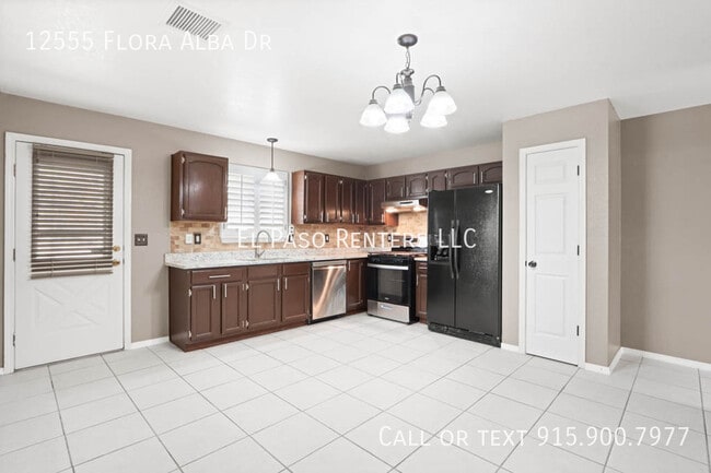 Foto del edificio - 12555 Flora Alba Dr