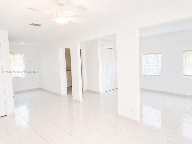Foto del edificio - 8210 SW 7th St