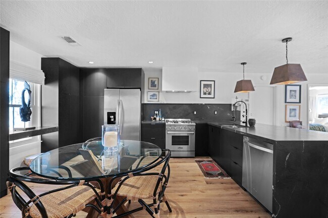 Foto del edificio - 5503 Cheshire Ln