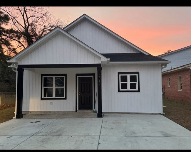 Building Photo - 2017 6th Ave