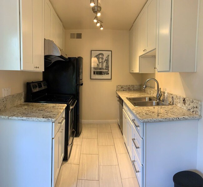 Foto del edificio - Condo in the Heart of Mission Valley!