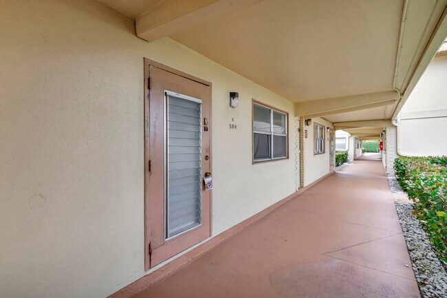 Building Photo - 200 Saxony Ln