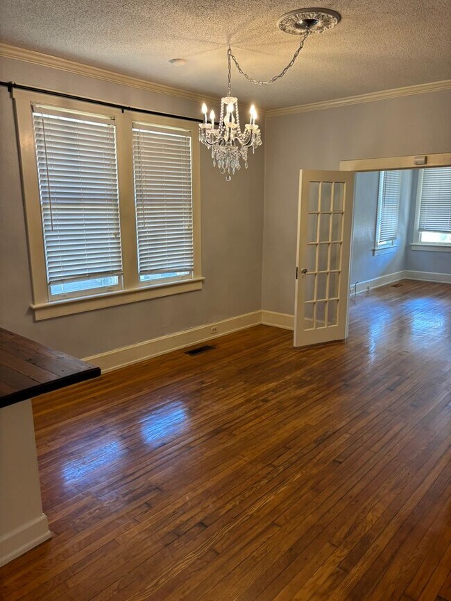Foto del edificio - Lakebottom Area! Hardwood Floors Throughout!