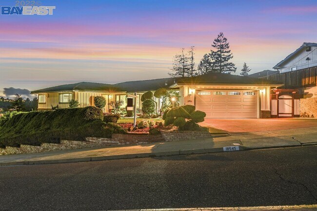 Foto del edificio - 18545 Carlwyn Dr