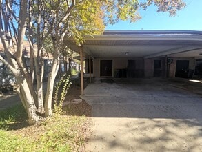 Building Photo - 2109 Fleur De Lis Ct