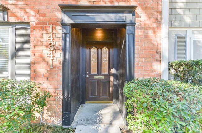 Foto del edificio - 14341 Misty Meadow Ln