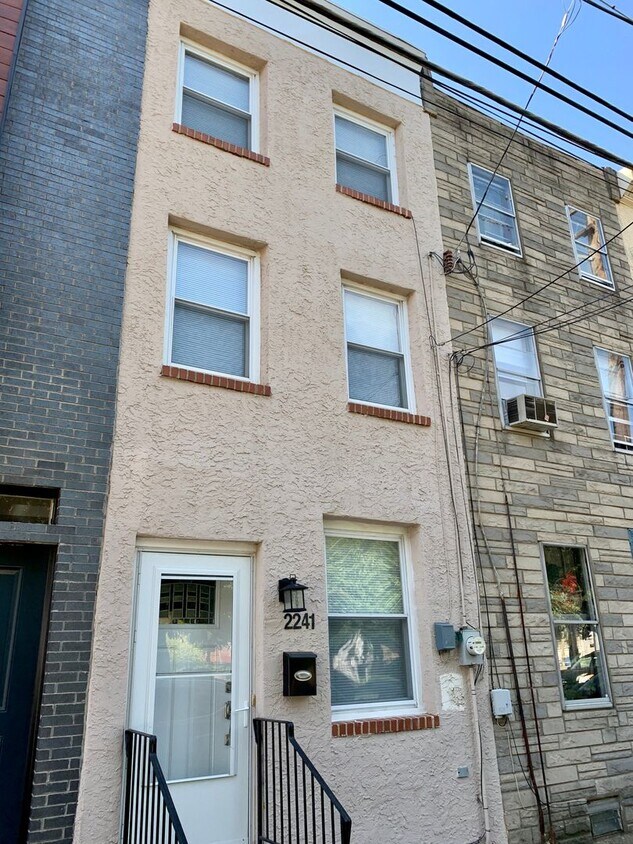 Foto principal - Beautiful 3-Bedroom Townhouse in the Heart...