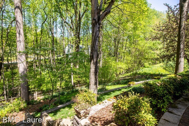 Building Photo - 4 br, 2.5 bath House - 6870 Caravan Ct