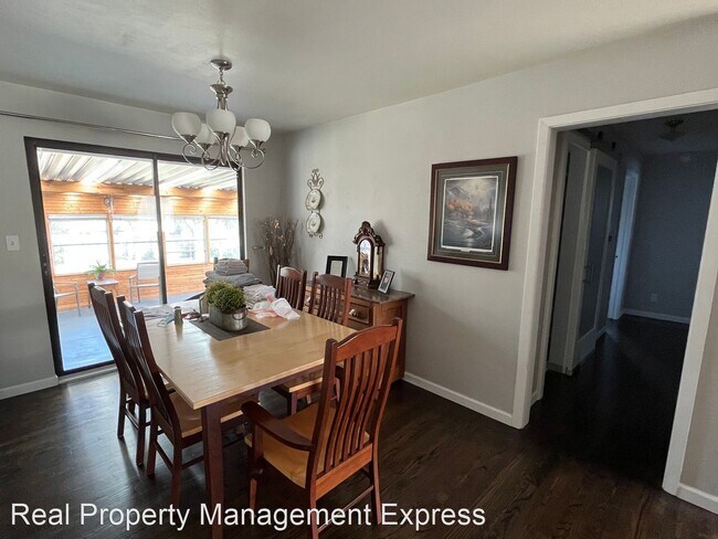Building Photo - 3 br, 2 bath House - 2408 S Holly Ave