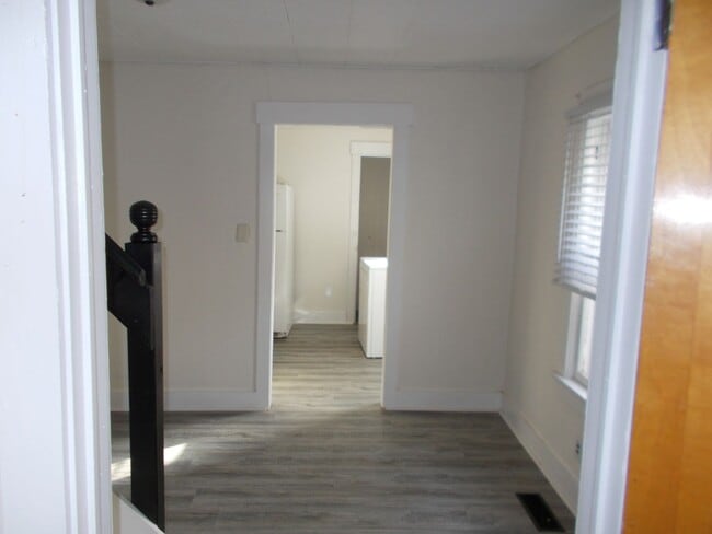 Building Photo - Spacious 1-Bedroom, 1-Bath Unit – 1,000 Sq...