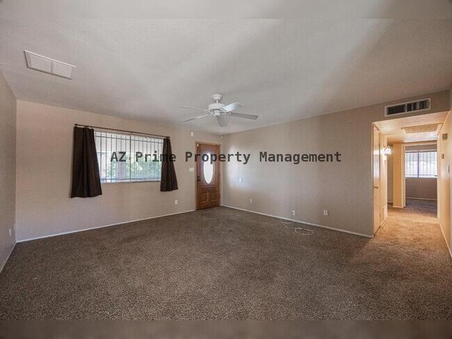 Foto del edificio - 8616 W Whitton Ave