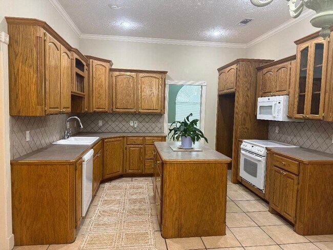 Foto del edificio - 2405 Tyler Ln