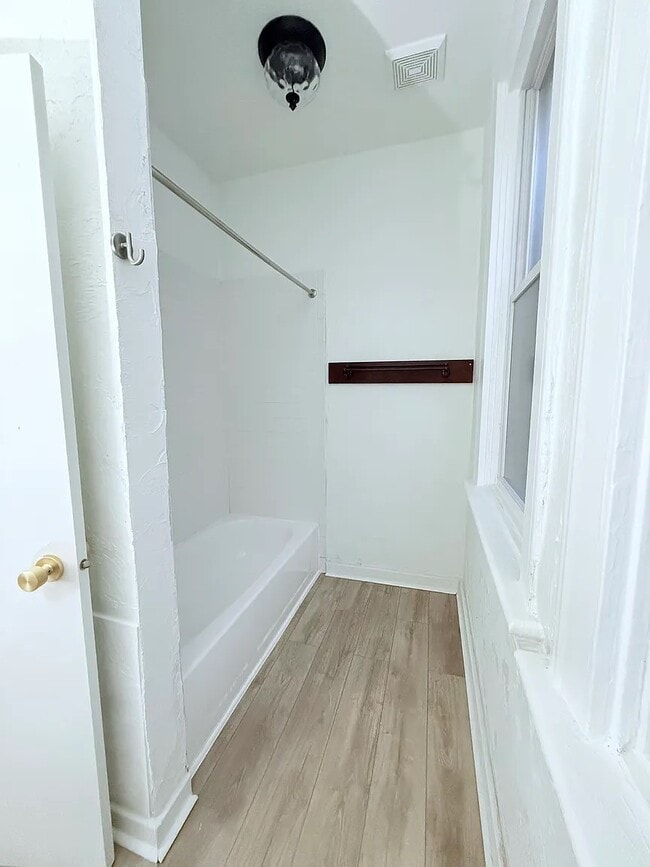 Building Photo - 2512 Sarah St