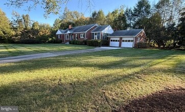 Building Photo - 3000 James St