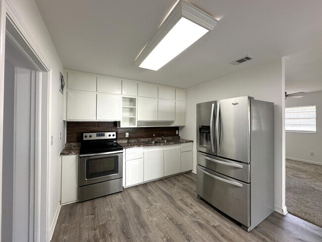 Building Photo - 110 Tyner Dr